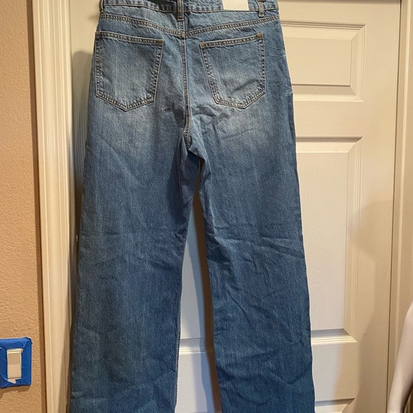 Wide leg jeans with distressed knees and cut off hem. - Picture 2 of 4